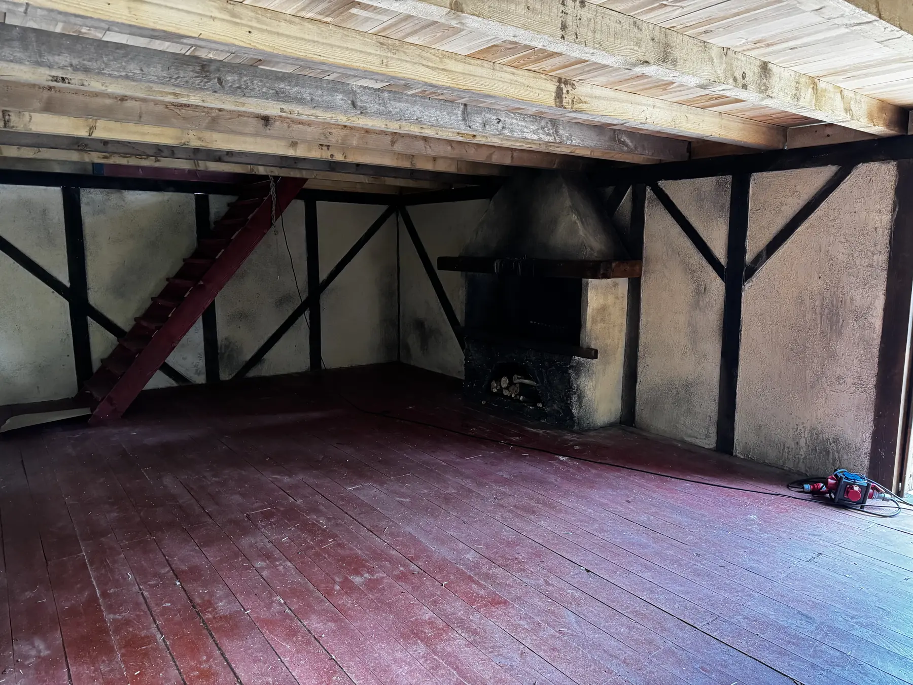 Ground-floor room with fireplace at The Mill